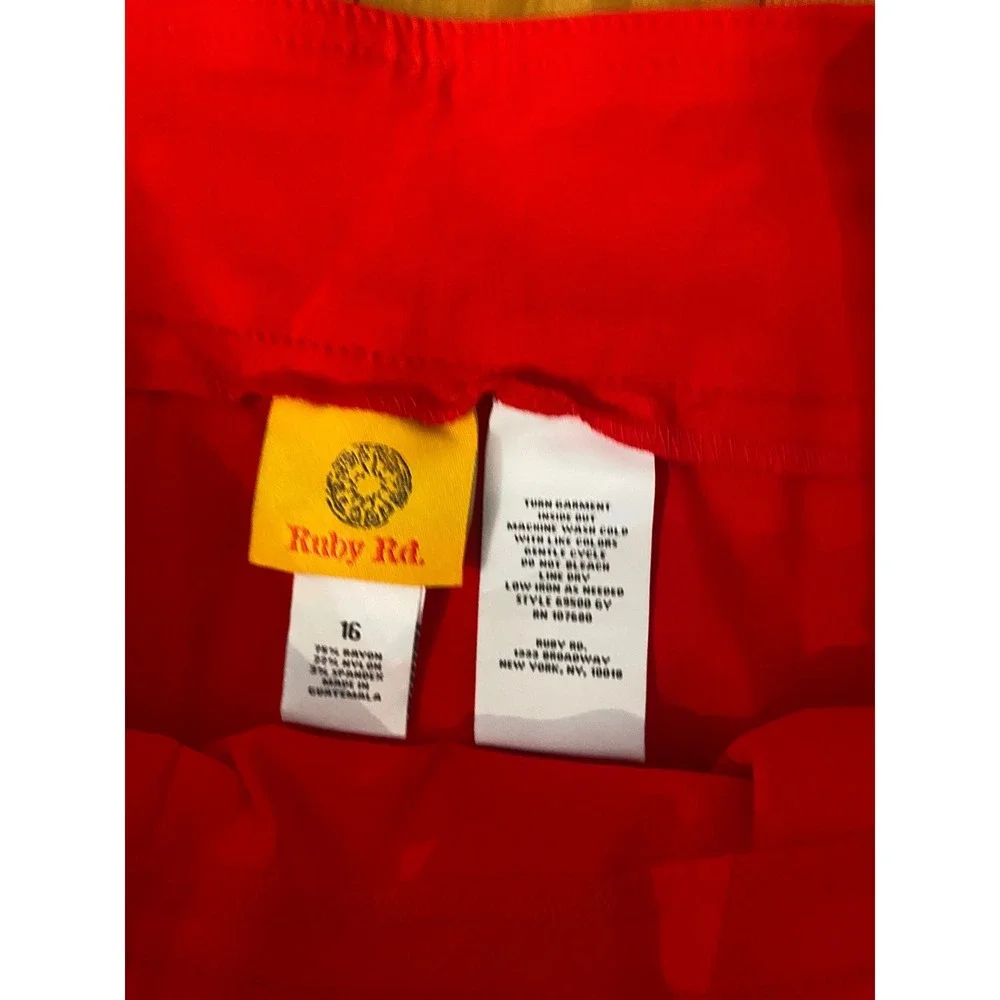 Ruby‎ Rd Womens Red Capri Pants Slimming Contour Waistband Lattice Hem 16 NEW